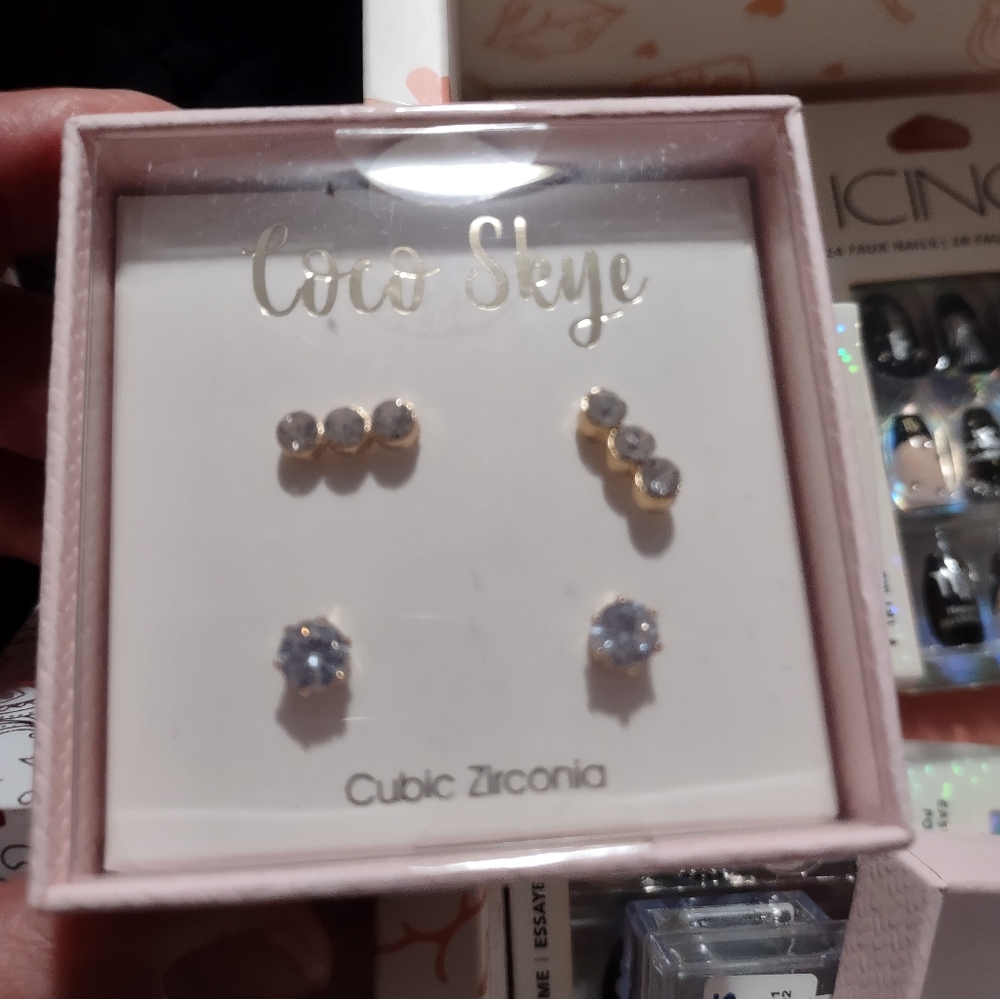 Two set earrings - Picture 2 of 2